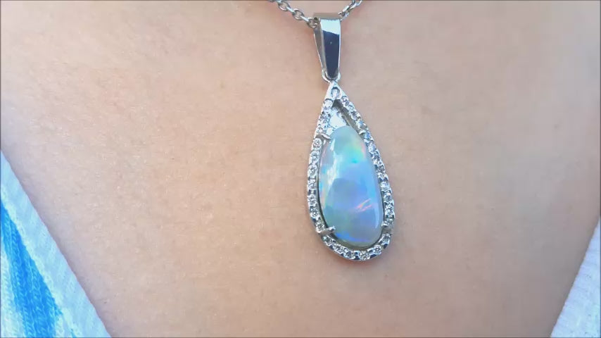 Opal pendant Australia