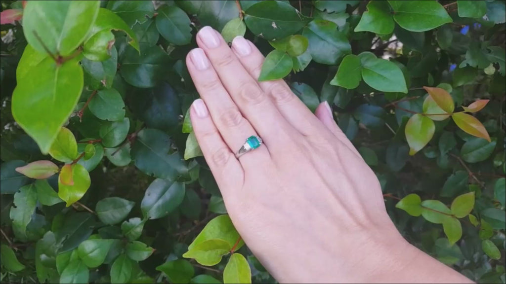 Emerald platinum ring