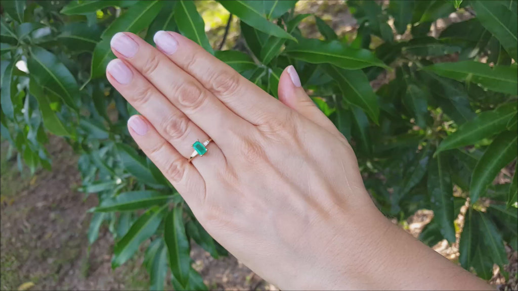 Women's emerald ring side baguette diamond