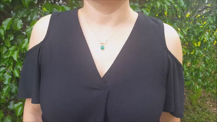 Bow-tie emerald necklace cabochon
