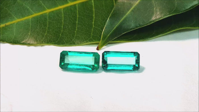 Loose emeralds matching pair