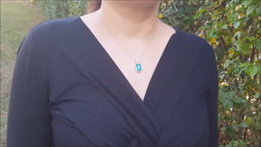 GIA certified natural colombian emerald pendant white gold