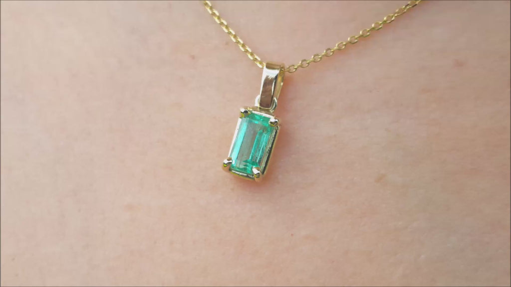 Colombian emerald pendant