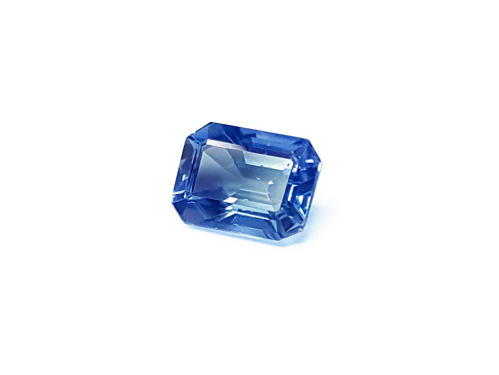 1.33 carats Loose Blue Sapphire Sparkling Medium Blue Color Emerald-cut for Sale
