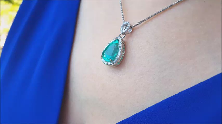Teardrop colombian emerald pendant 18 white gold.