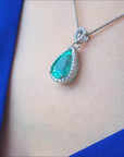 Teardrop colombian emerald pendant 18 white gold.