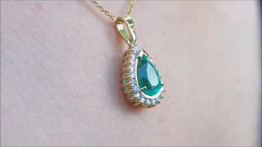 Teardrop colombian emerald pendant with halo diamond in yellow gold