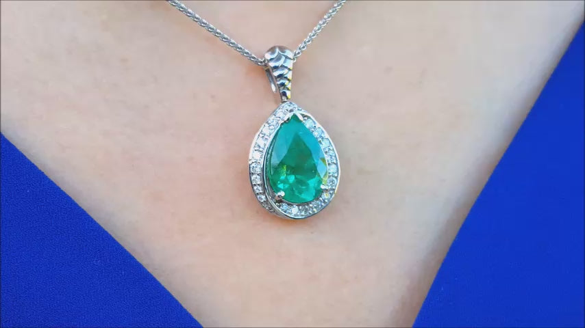 Teardrop natural colombian emerald pendant in white gold
