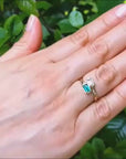 Toi et moi natural emerald and diamond ring made of 18k yellow gold.