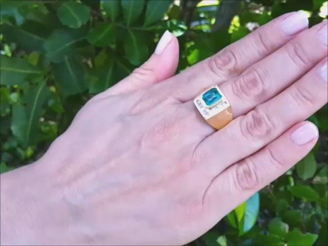 18k yellow gold ring for men with a natural colombian emerald and princess cut diamonds.