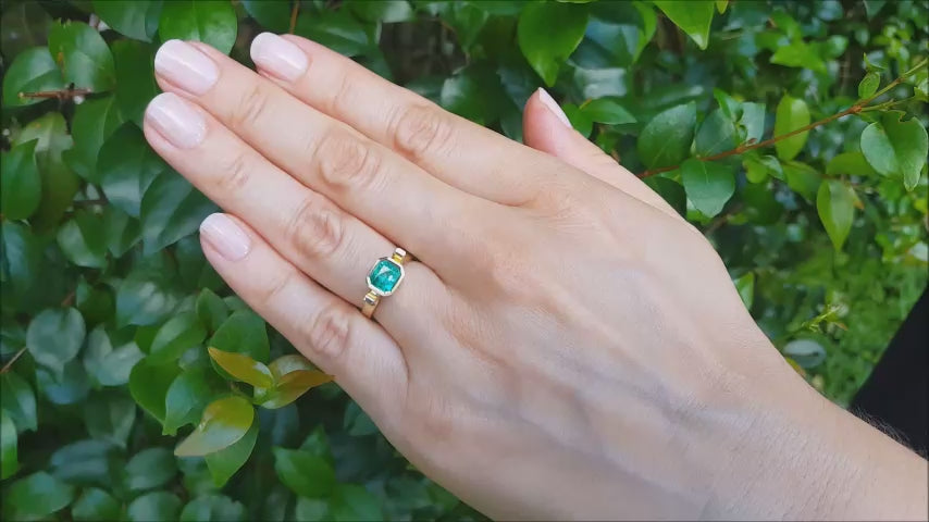 Colombian emerald solitaire ring
