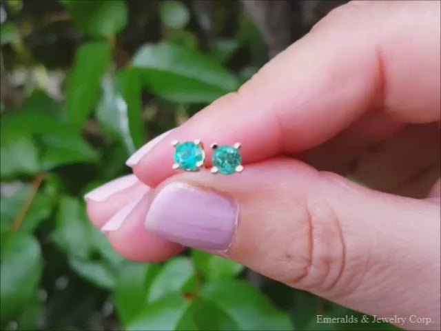natural colombian emerald stud earrings made of 14k gold.