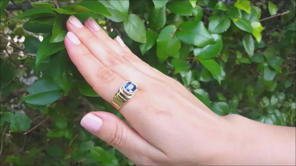 Men's Natural Sapphire Solitaire Ring 4,09 Carats Bezel Set Crafted in 18k Yellow Gold