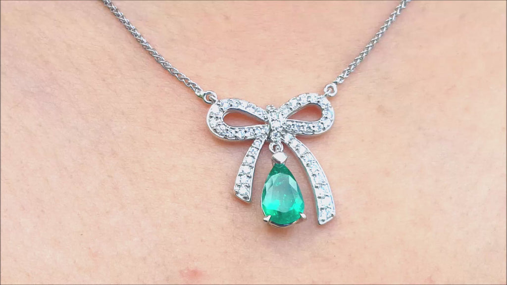 Bow-tie Emerald necklace