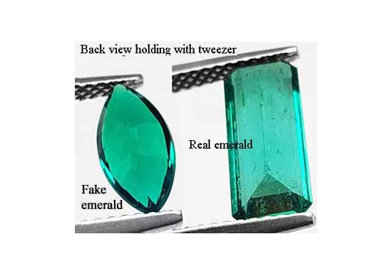 Natural emeralds VS Lab grown emeralds: The lights on the top show the difference between the crystals. A natural gem will never be perfect.