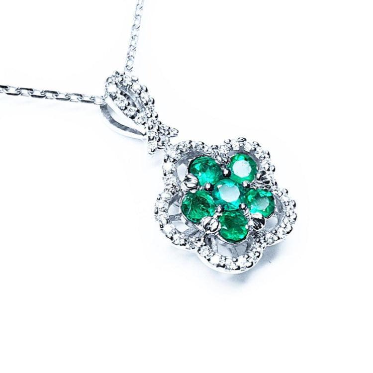 Women's emerald necklace round cut sparkling Muzo mine Colombian emeralds cluster into five petal clover natural diamonds