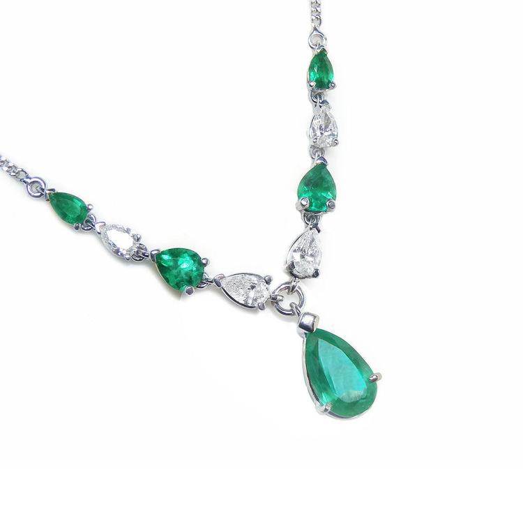 Natural Emerald necklace and diamonds pear shaped in 14k white gold individual settings