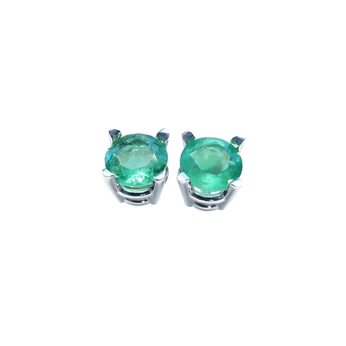 Pair of natural colombian emerald stud earrings made of 14k white gold and push backs.