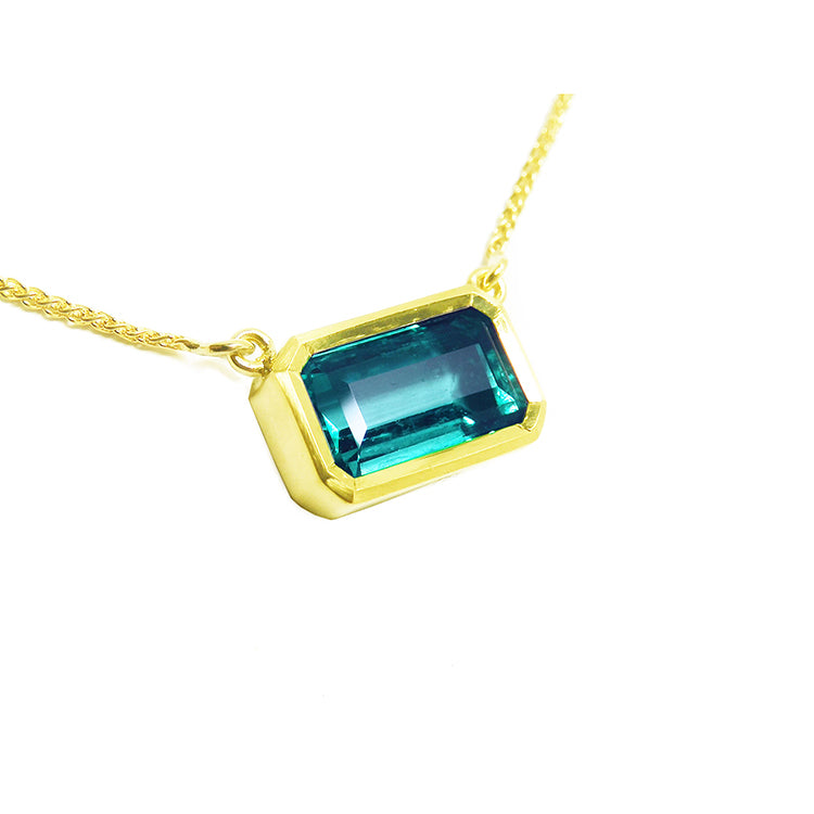 Women's emerald necklace solitaire style, Muzo Colombian origin east-west orientation handcrafted in 18k yellow gold