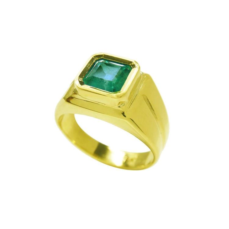 1.53 ct. square Colombian emerald solitaire ring in a bezel setting, crafted in 18K yellow gold.