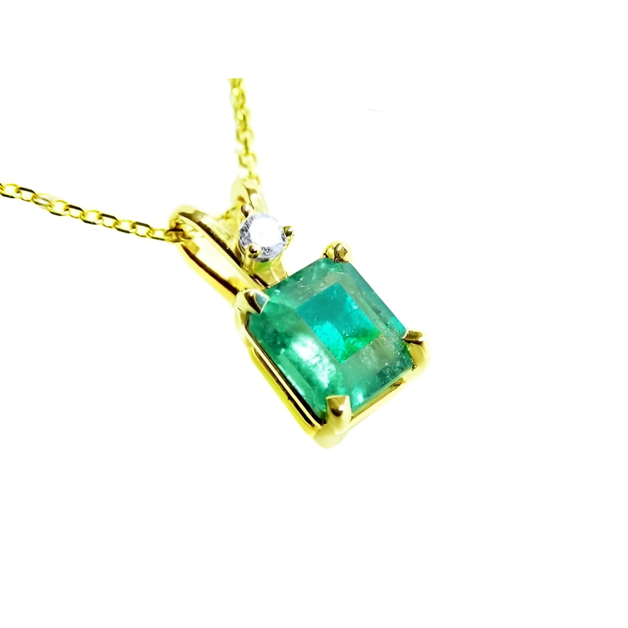 A yellow gold pendant with an emerald-cut natural colombian emerald displaying the topside.
