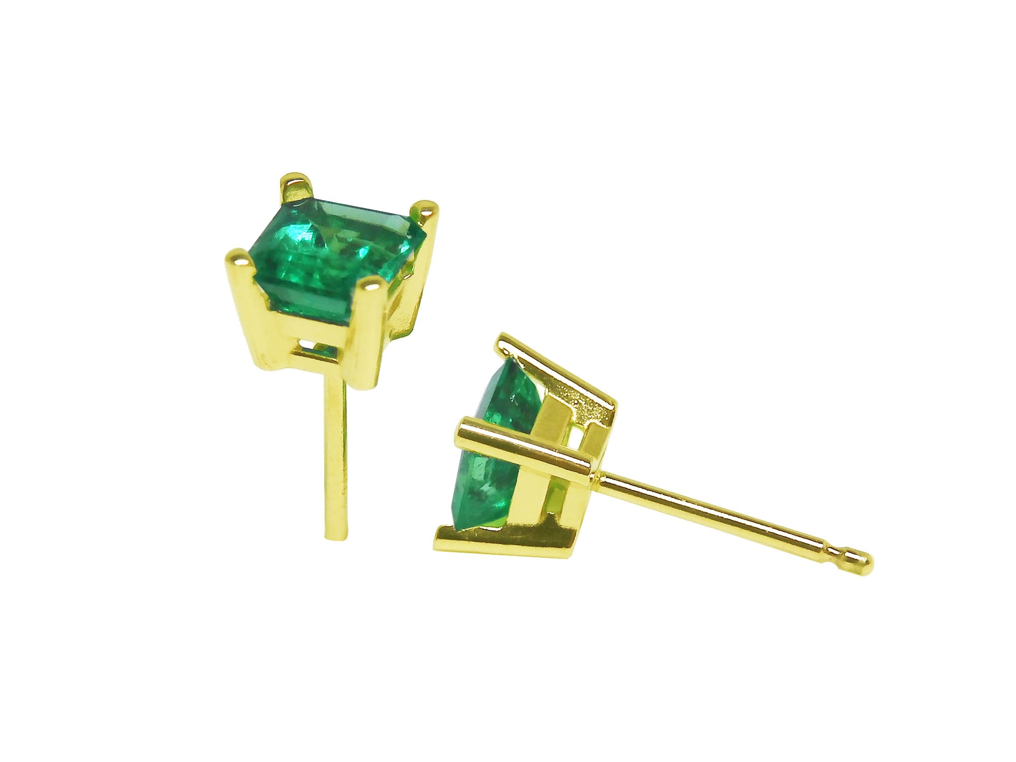 Pair of square emerald stud earrings in yellow gold, underside profile view.