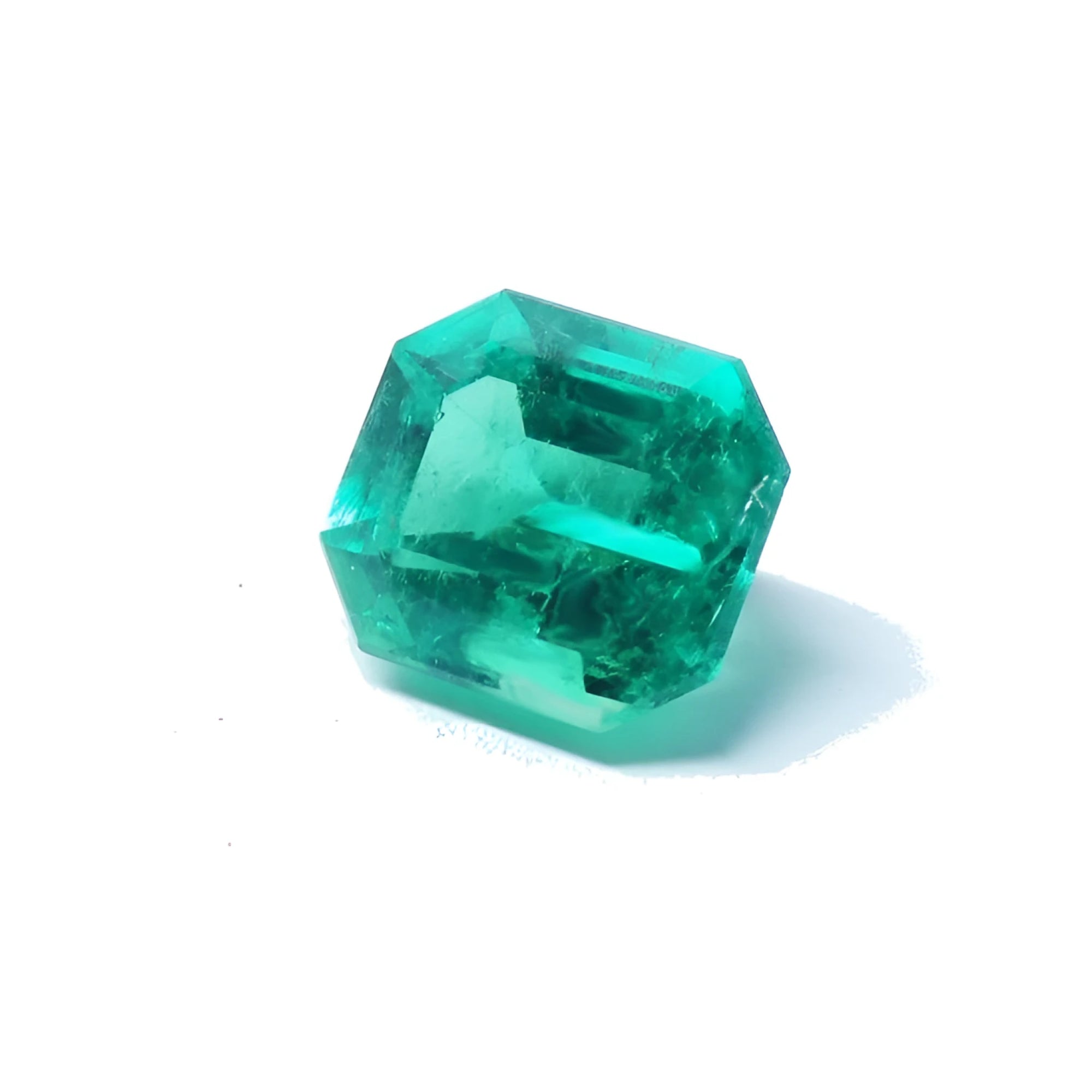 Natural loose emerald Muzo Colombia fine quality, sparkling medium-deep green hue prized by collectors for its quality and origin.