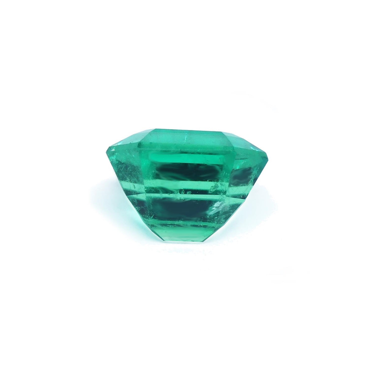 Natural loose emerald Muzo Colombia fine quality, underside girdle and pavilion visibles