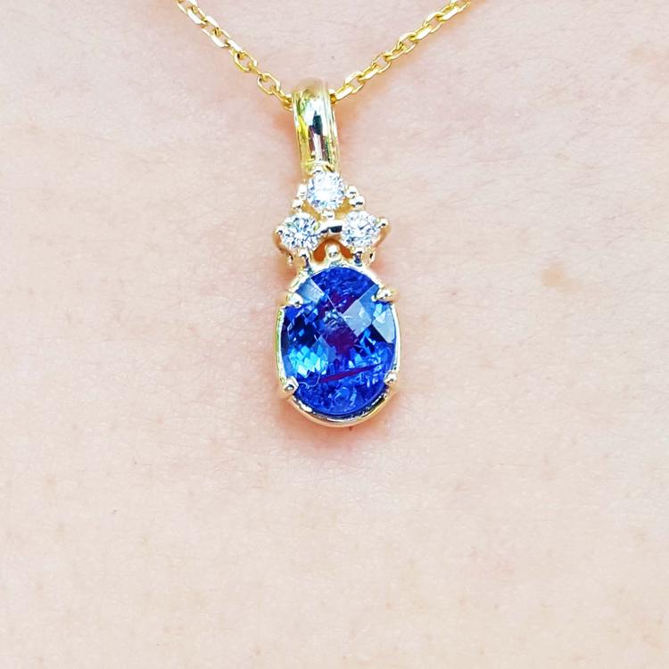 Natural tanzanite and diamond gold pendant oval briolette cut made of 14k yellow gold.