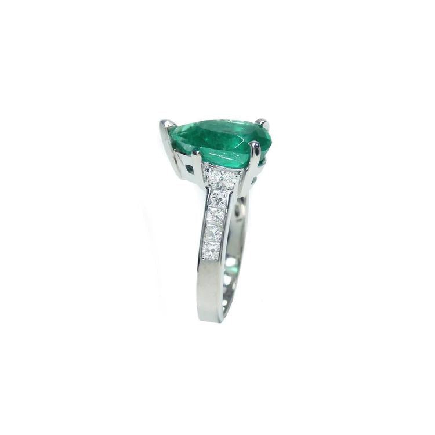 3.09 ct. pear-shaped deep green emerald ring with princess cut diamonds in 14K white gold.