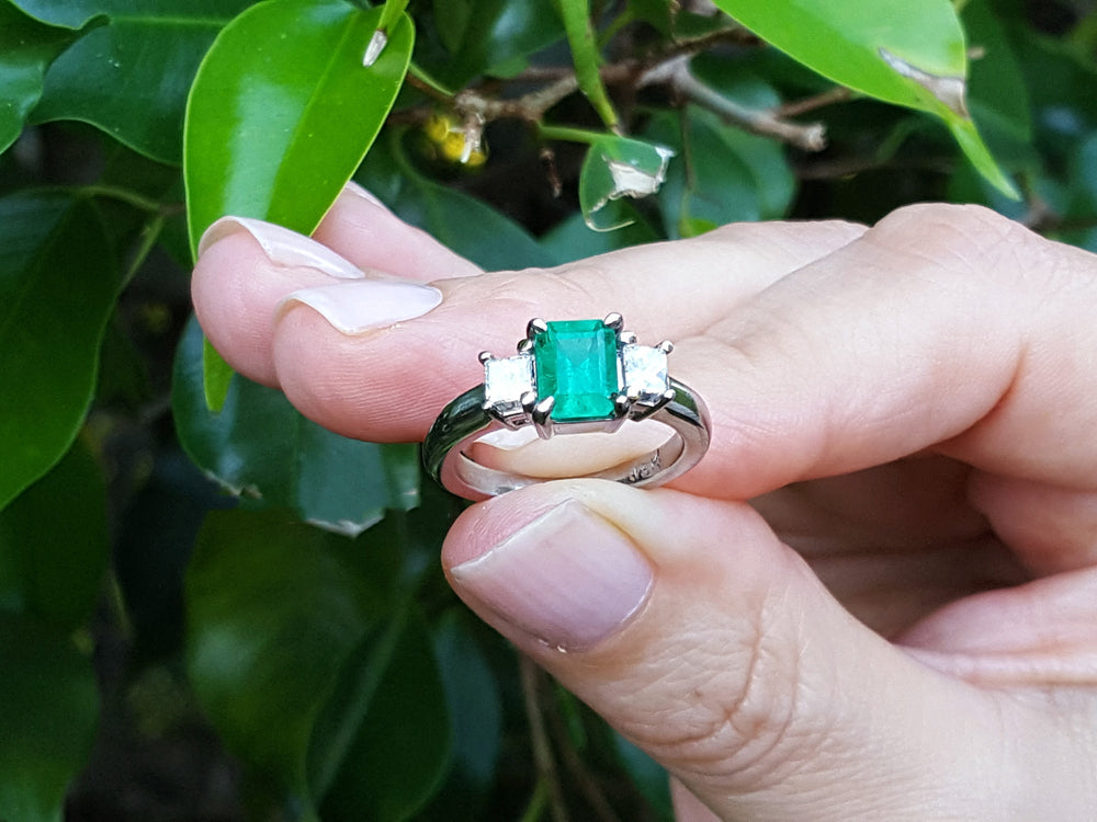 Natural Colombian emerald ring engagement ring Muzo mine Colombia emerald-cut princess cut side natural diamonds