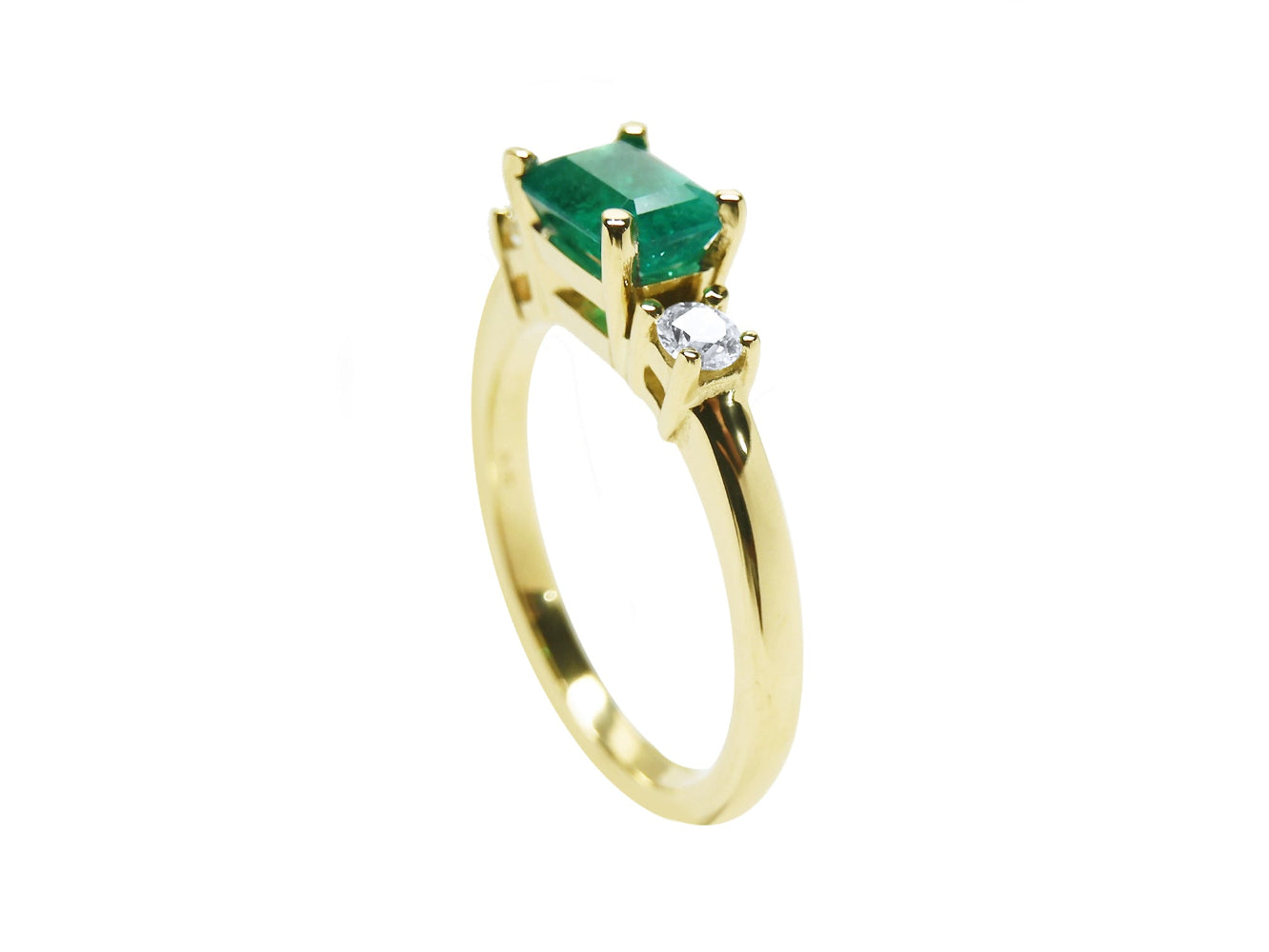 A side profile perspective of this natural emerald ring crafted in 14K white gold