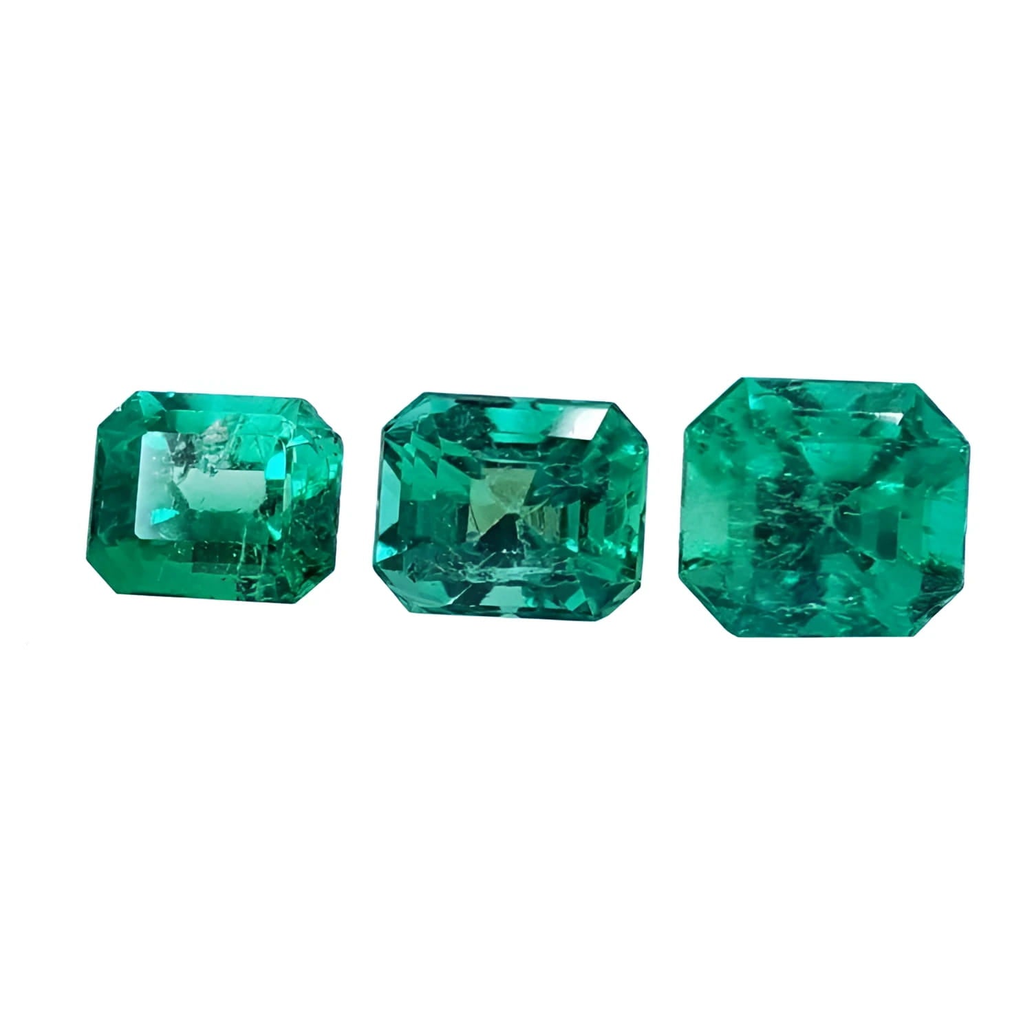 Three stone natural loose emeralds set square, high quality for a unique design of pendant or necklace and earrings.