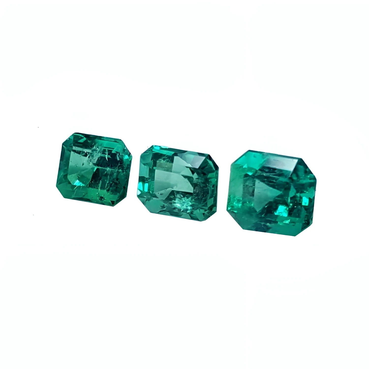 Three stone natural loose emeralds set square, for pendant or necklace and earrings at affordable price, from Muzo Colombia.