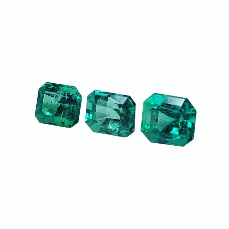 Three stone natural loose emeralds set square, for pendant or necklace and earrings at affordable price, from Muzo Colombia.