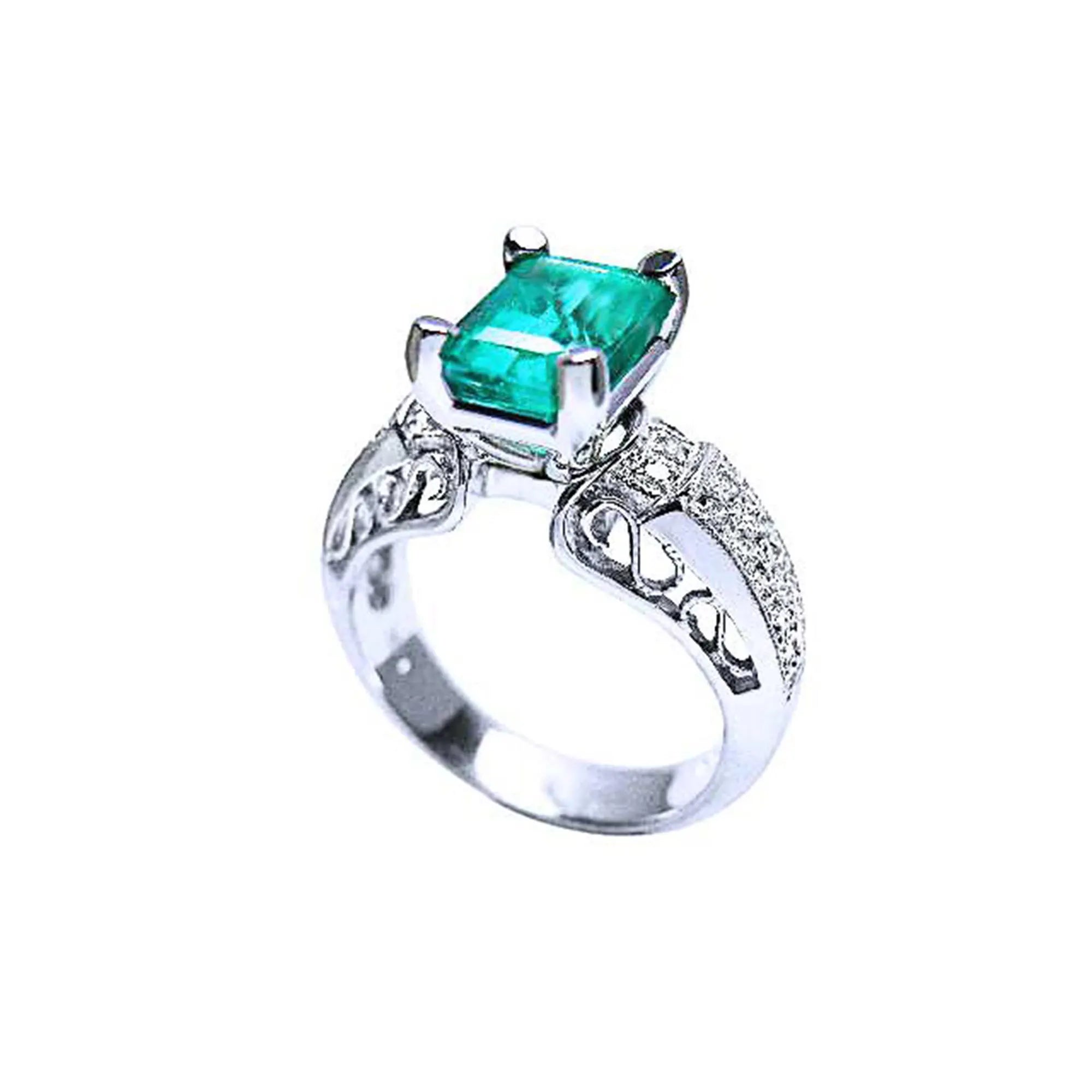 Sortija en oro blanco con esmeralda y diamantes toma de perfil parte superior.