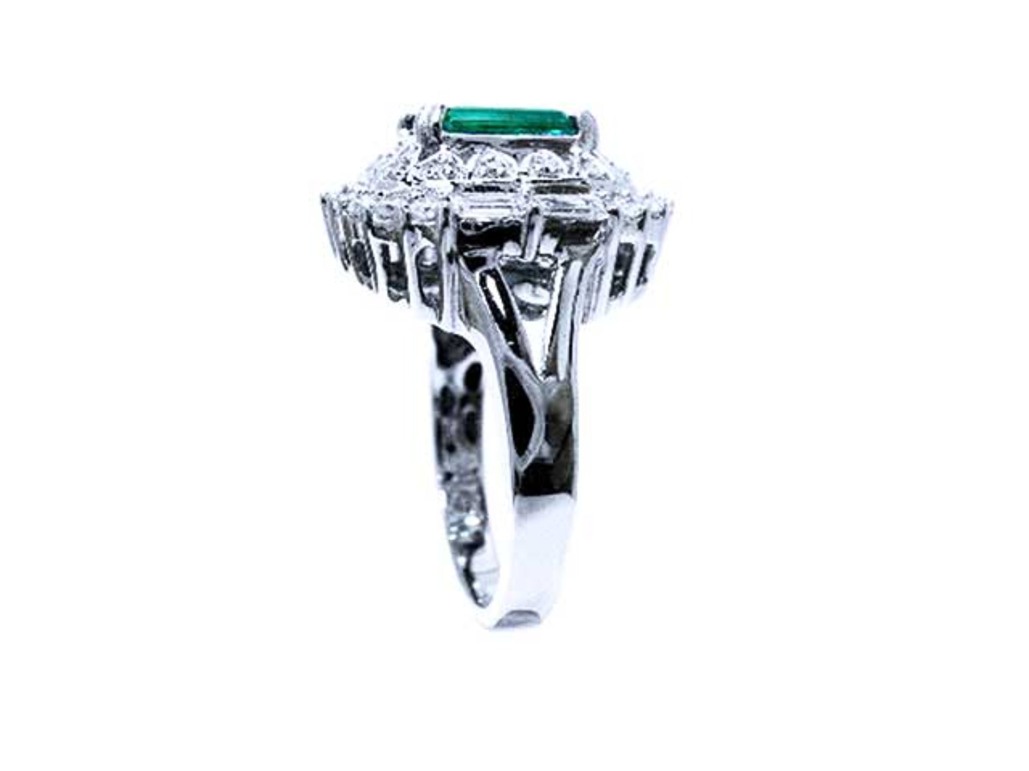 The half-side of this real Colombian emerald ring vintage style displays the top and side profile view.