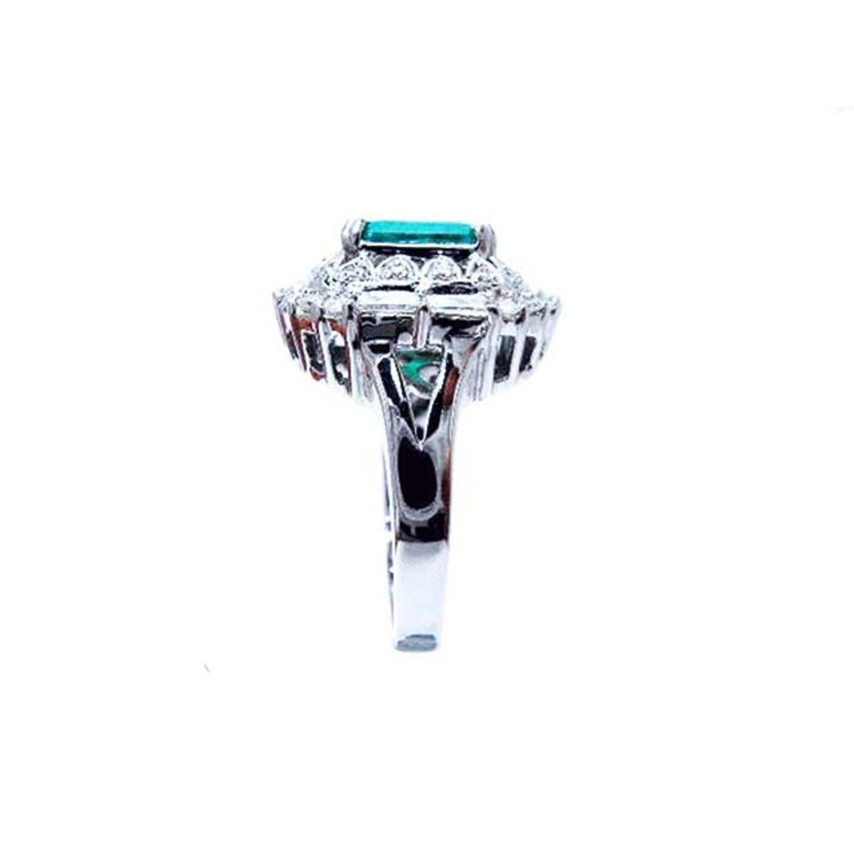 Side profile of a Colombian emerald vintage ring on a white background.