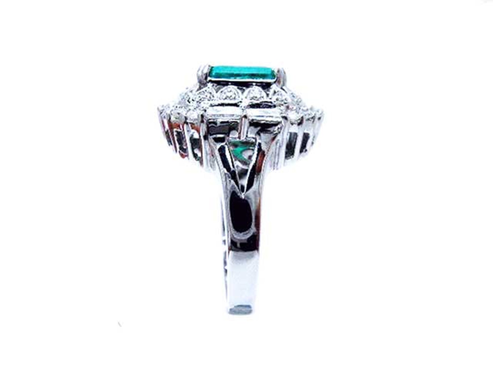 Side profile of a Colombian emerald vintage ring on a white background.