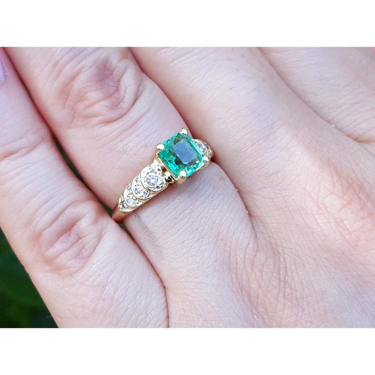 Emerald and accent natural diamonds ring for women made in 14k yellow gold.