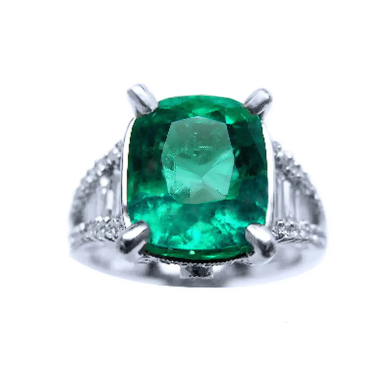 Anillo para mujer con esmeralda certificada y diamantes naturales posición frontal mostrando mesa y corona.
