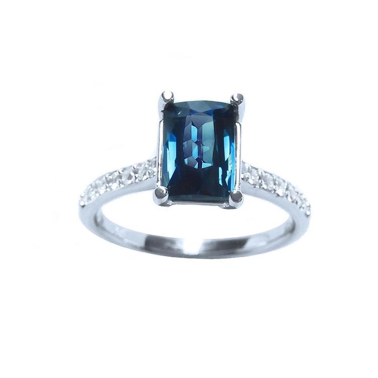 18k white gold blue sapphire ring for women sparkling radiant cut solitaire, front side top view