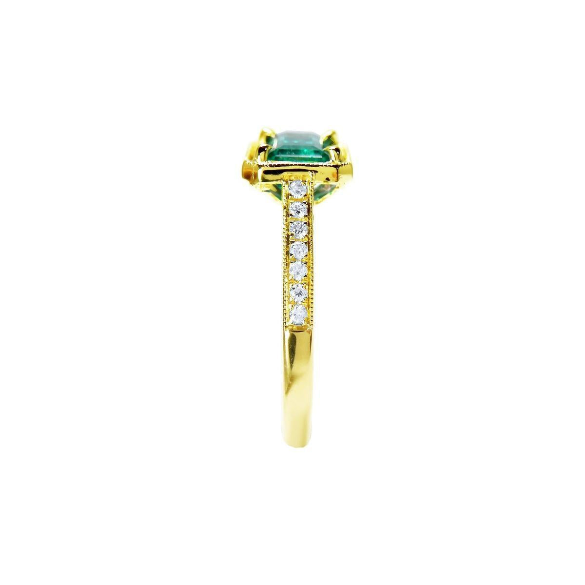 The side perspective of this emerald ring highlights the design details of its top setting, gallery, and band profile.