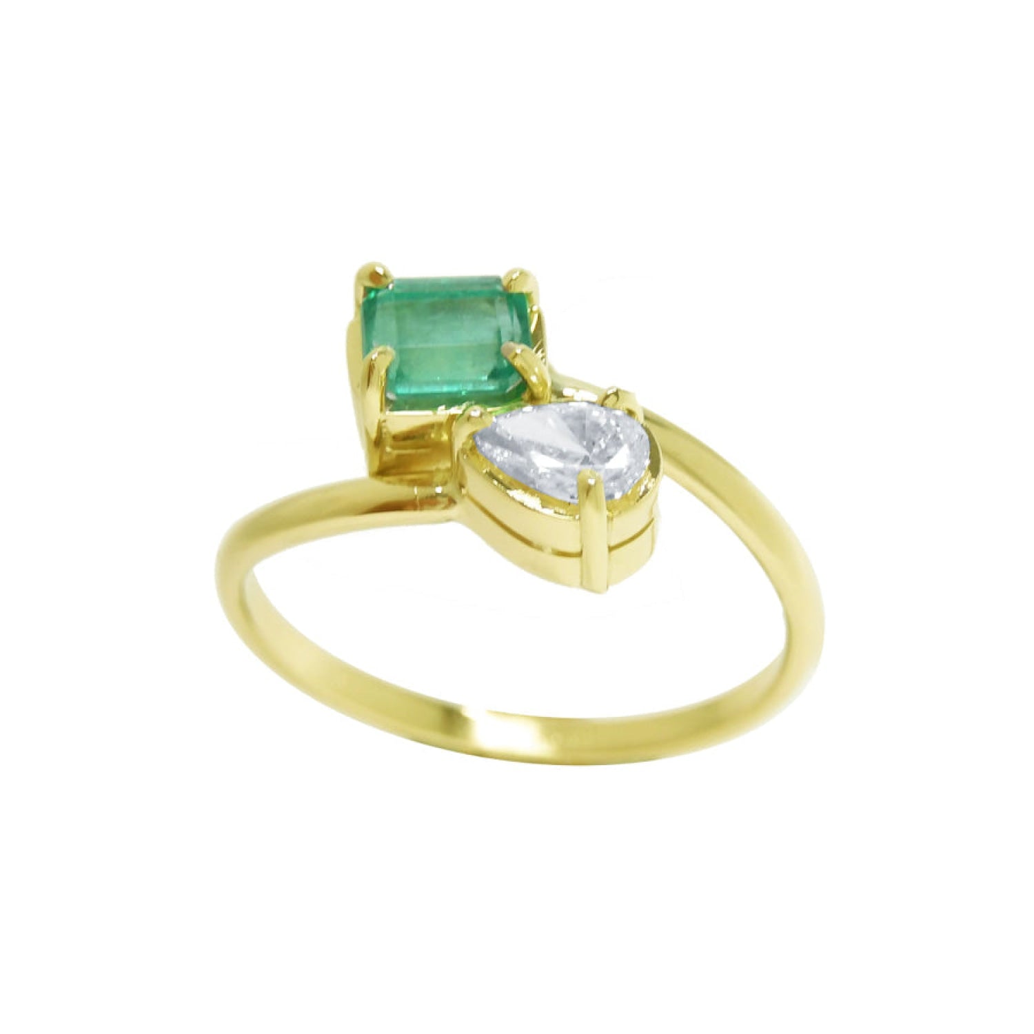 A yellow gold toi et moi ring featuring a rectangular emerald-cut gemstone and a pear-cut diamond.